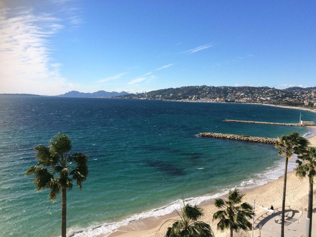 Charmant 2P Vue Mer Face Au Port De Golfe Juan 외부 사진