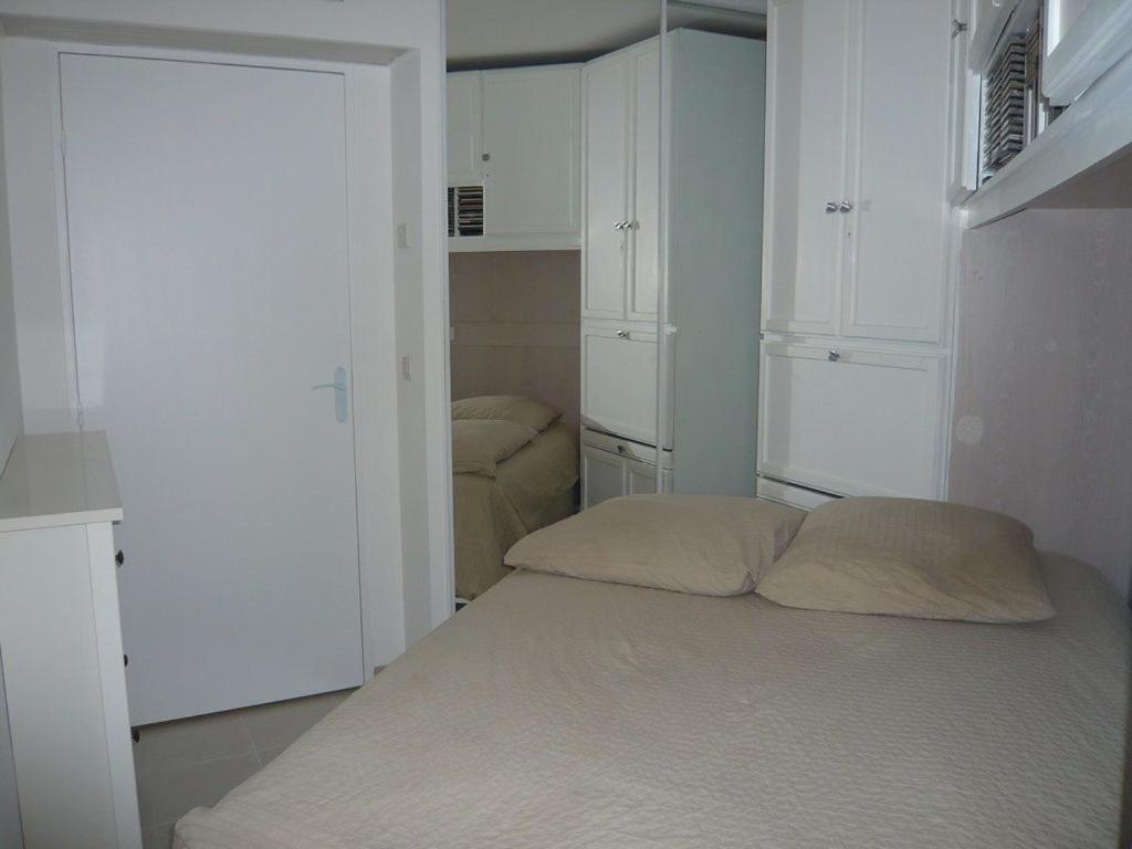 Charmant 2P Vue Mer Face Au Port De Golfe Juan 외부 사진