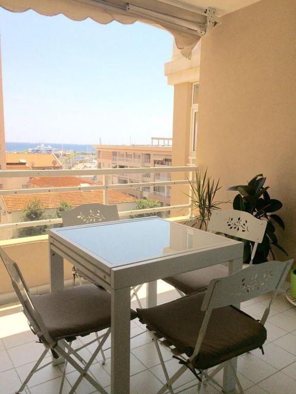 Charmant 2P Vue Mer Face Au Port De Golfe Juan 외부 사진